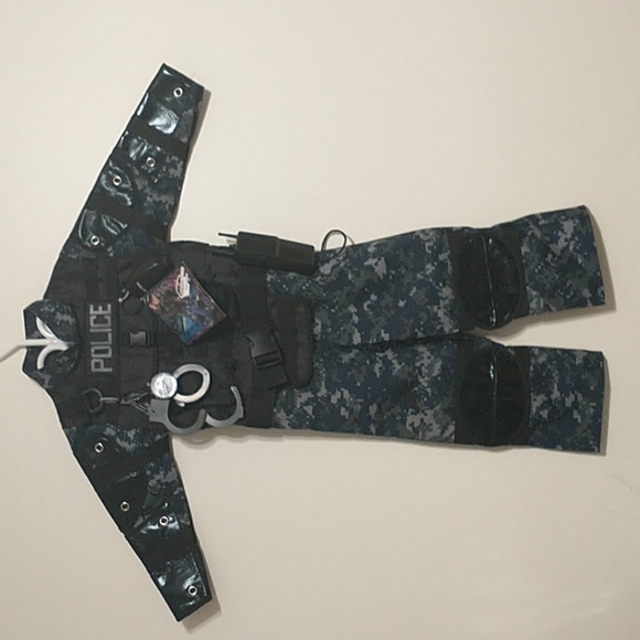 Police Costume - Picture 1 of 7